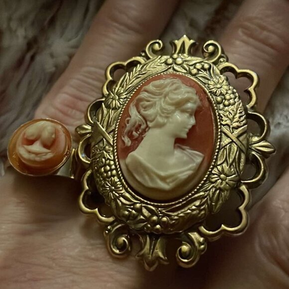 Cameo lot of 2 - Picture 1 of 5